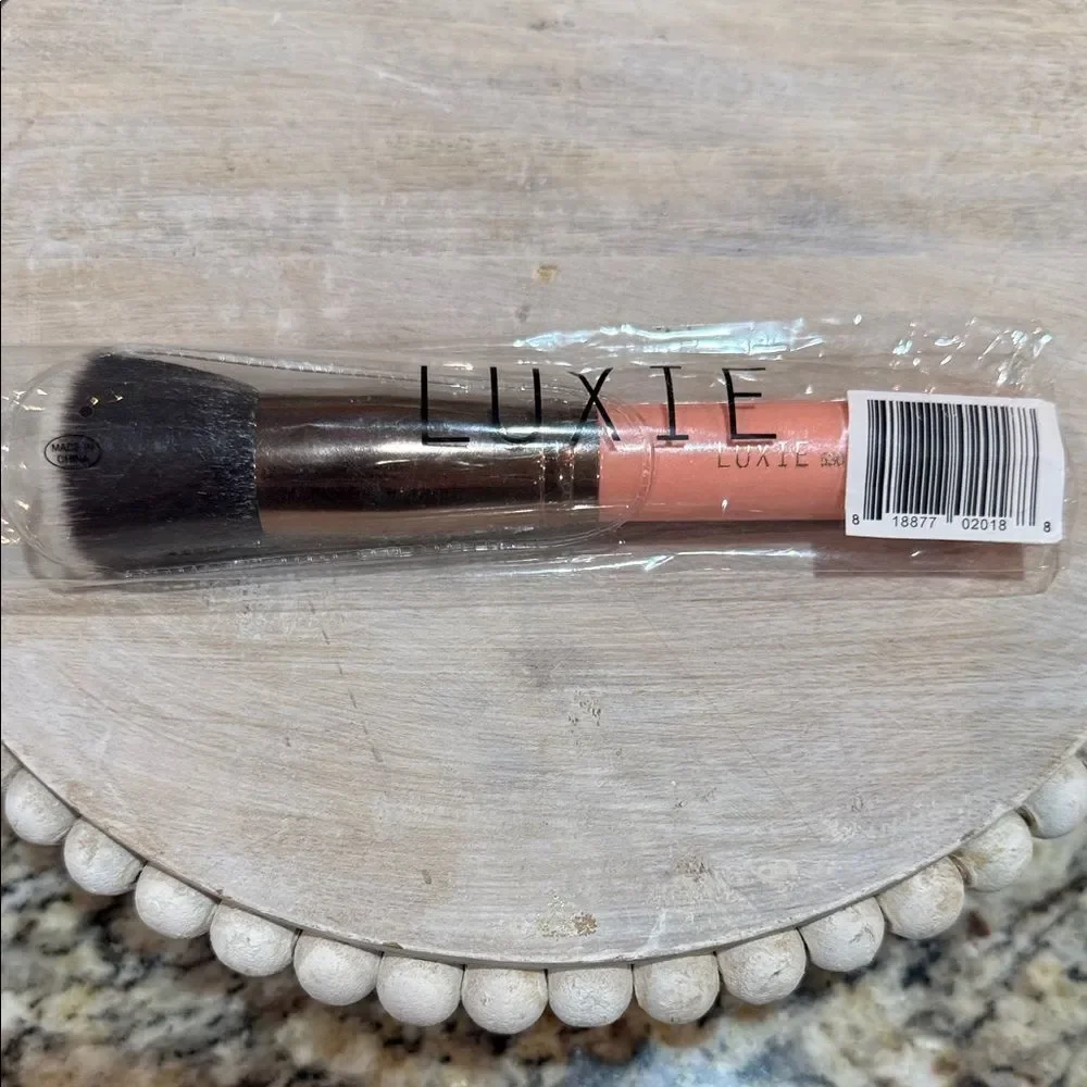 Luxie Coral Handle Makeup Brush